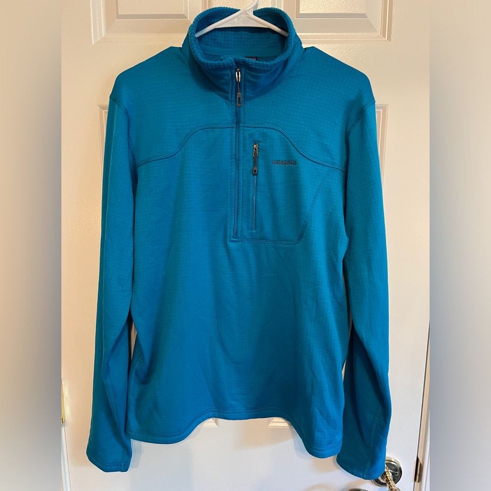 Patagonia Men’s R1 Polartec Pullover Fleece Jacket in Size Small Blue Colorway